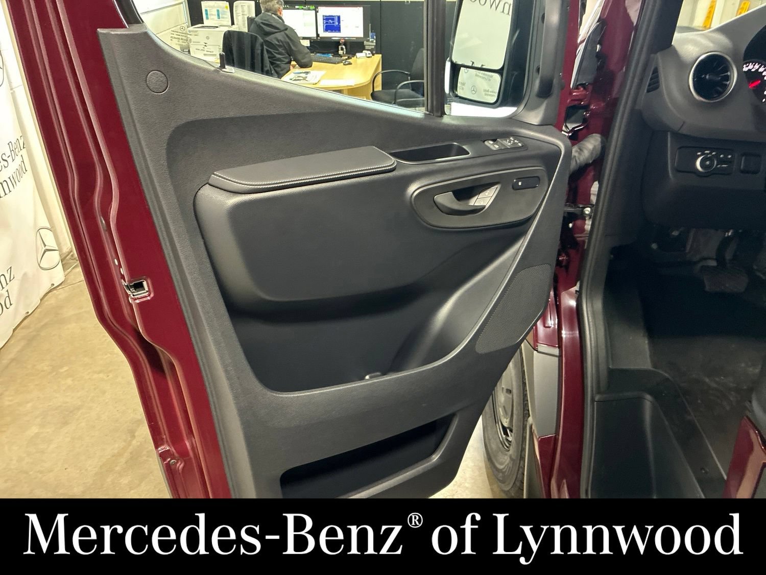 Used 2025 Mercedes-Benz Sprinter 2500 image 7