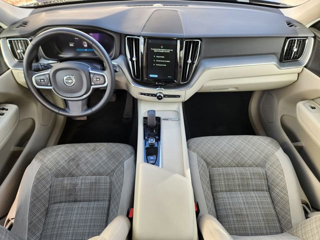 Certified 2022 Volvo XC60 B5 Momentum AWD/4WD image 12