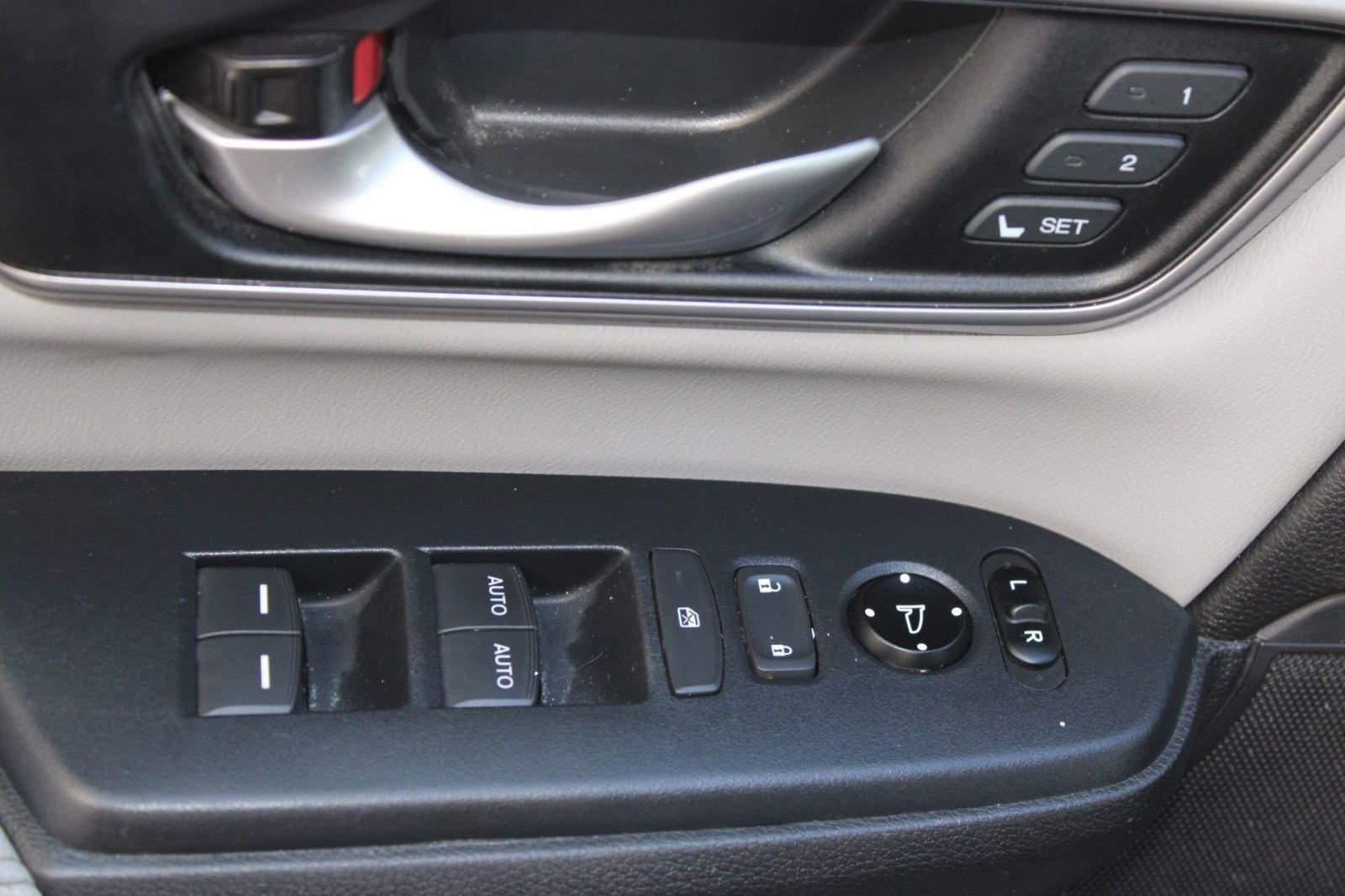 Used 2017 Honda CR-V Touring image 12