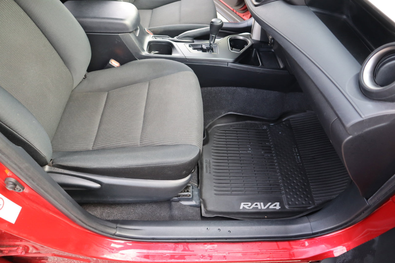 Used 2016 Toyota RAV4 LE image 23