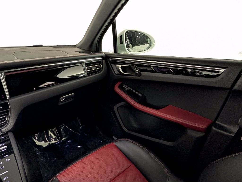 Certified 2023 Porsche Macan S AWD/4WD image 22