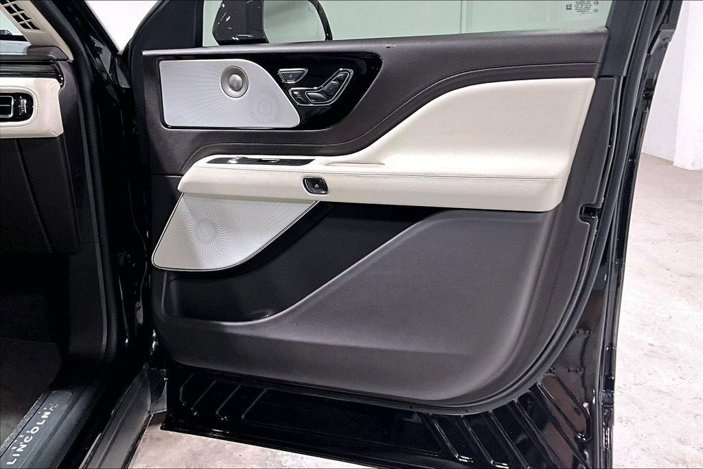 Used 2024 Lincoln Aviator Black Label w/ Dynamic Handling Package image 23