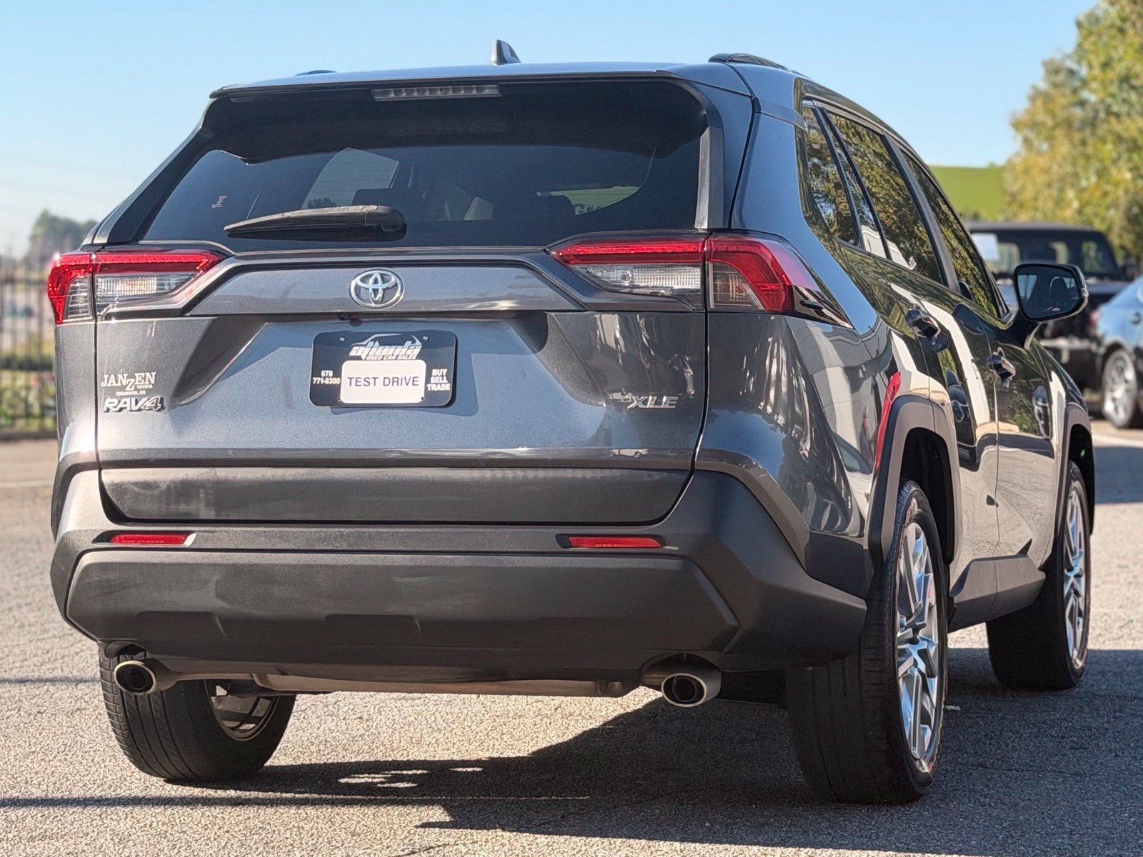 Used 2019 Toyota RAV4 XLE Premium FWD image 5