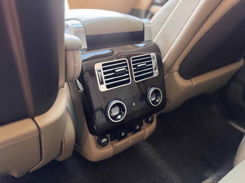 Used 2018 Land Rover Range Rover Supercharged AWD/4WD image 21