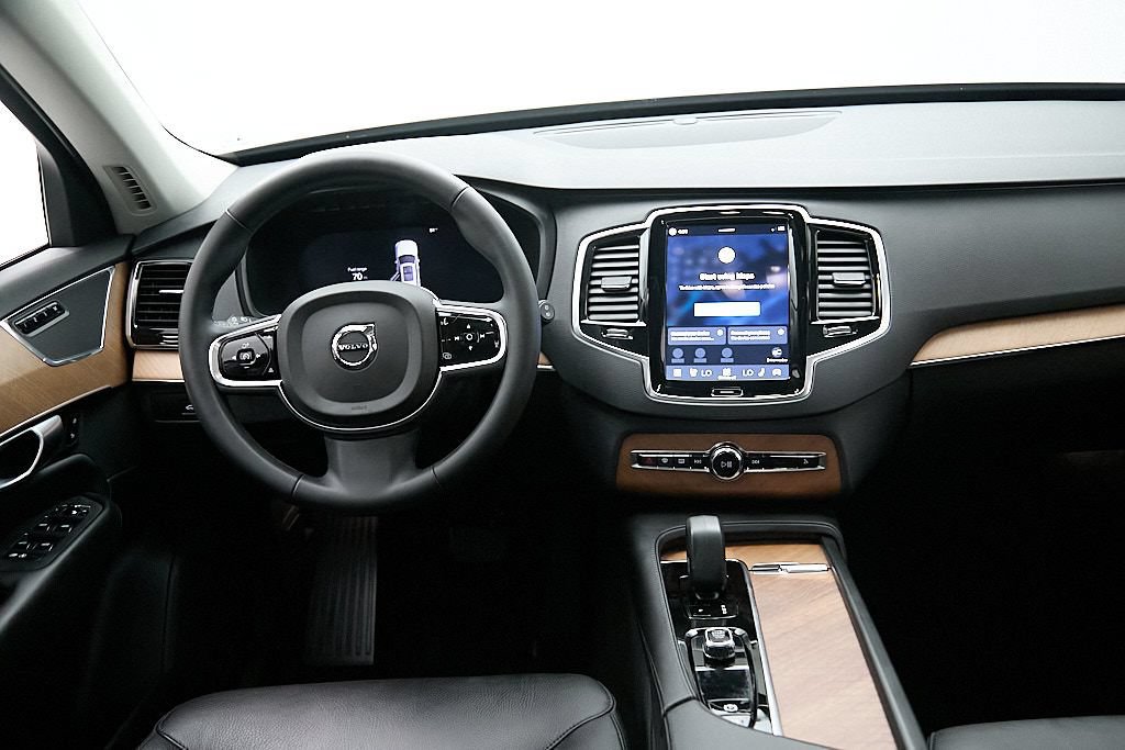 Certified 2024 Volvo XC90 B6 Plus w/ Protection Package Premier AWD/4WD image 26