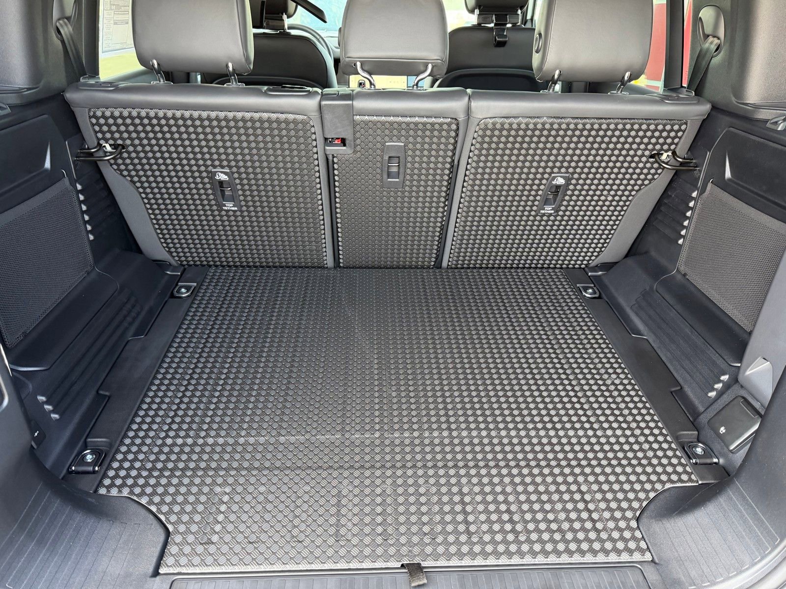 New 2026 Land Rover Defender 110 X-Dynamic SE AWD/4WD image 28