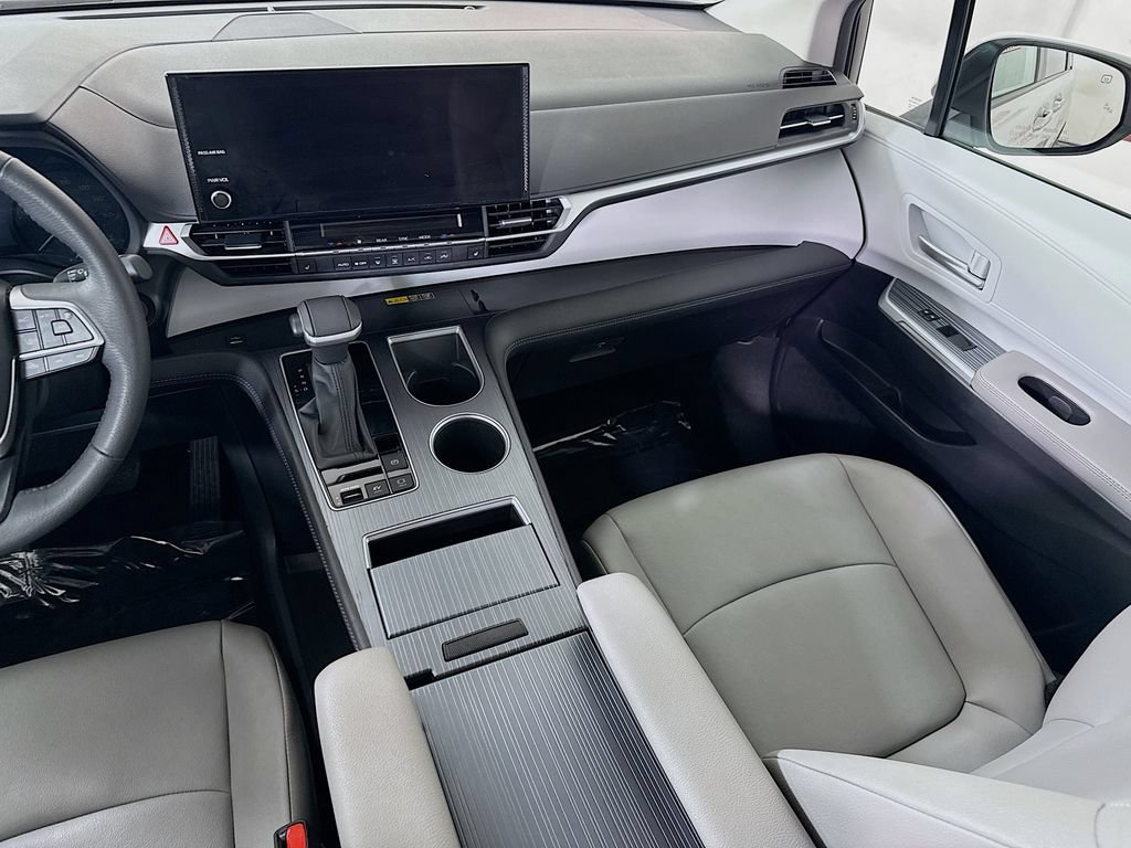 Certified 2025 Toyota Sienna XLE AWD/4WD image 27