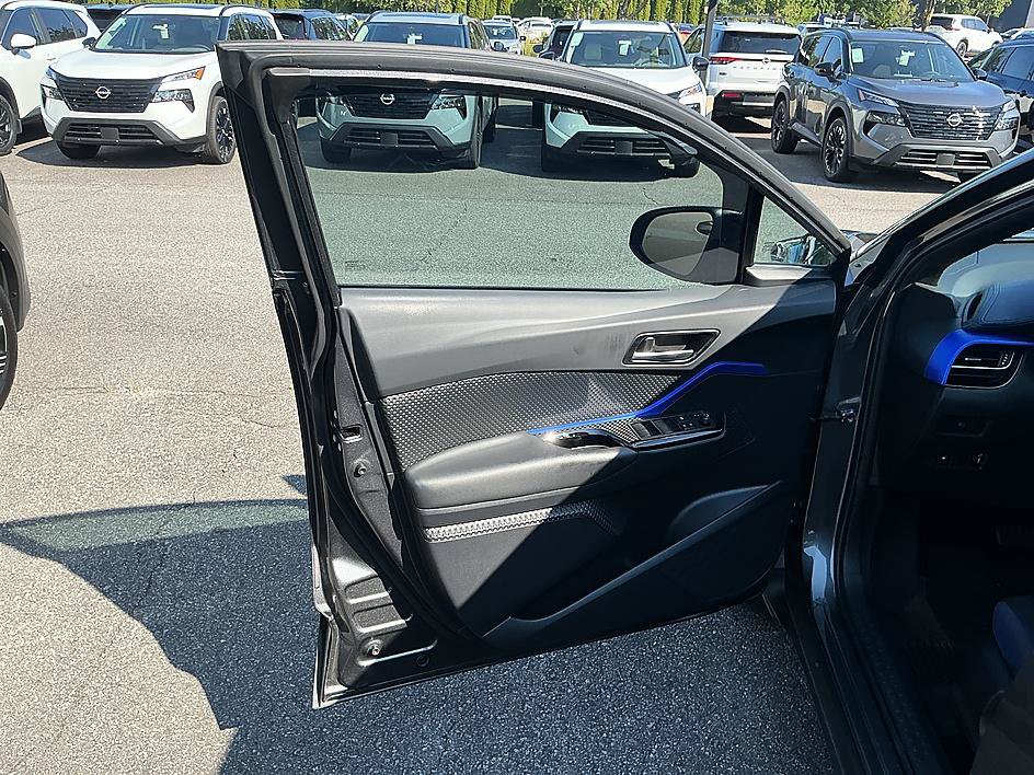 Used 2021 Toyota C-HR XLE FWD image 11