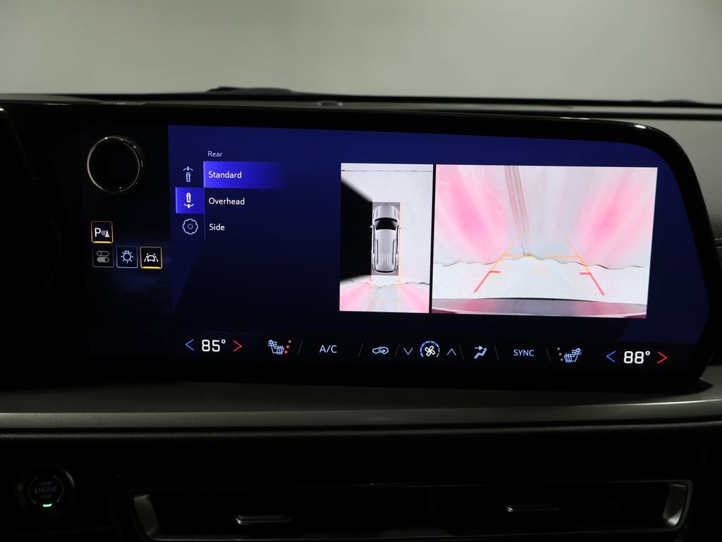 Used 2024 Chevrolet Traverse LT image 28