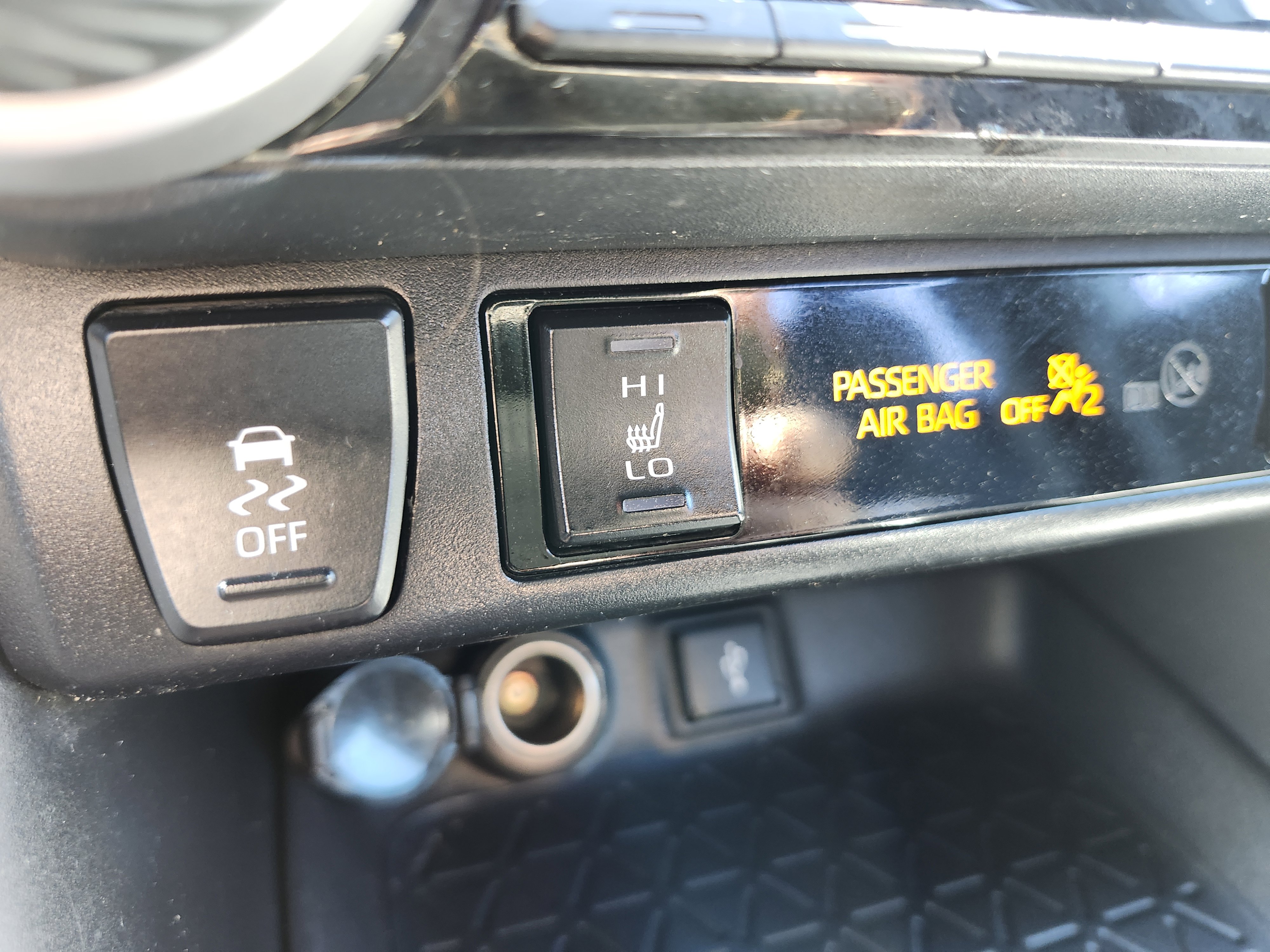 Used 2022 Toyota RAV4 XSE image 8