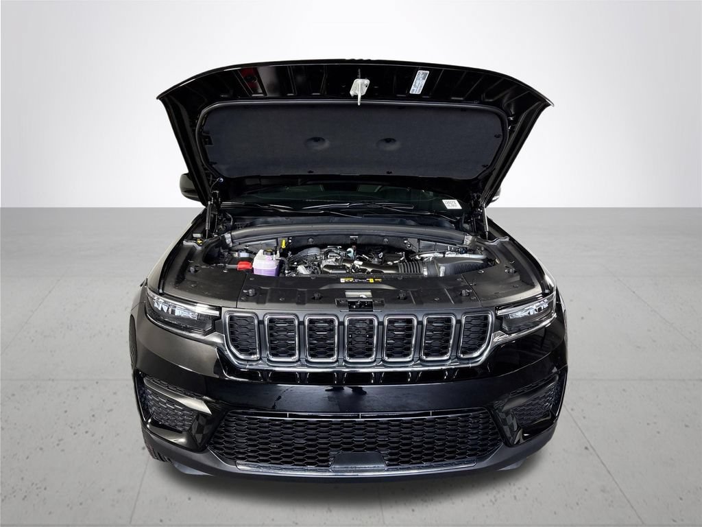 New 2026 Jeep Grand Cherokee Laredo w/ Trailer Tow Package AWD/4WD image 21