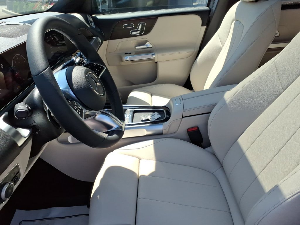 New 2026 Mercedes-Benz GLB 250 4MATIC image 14