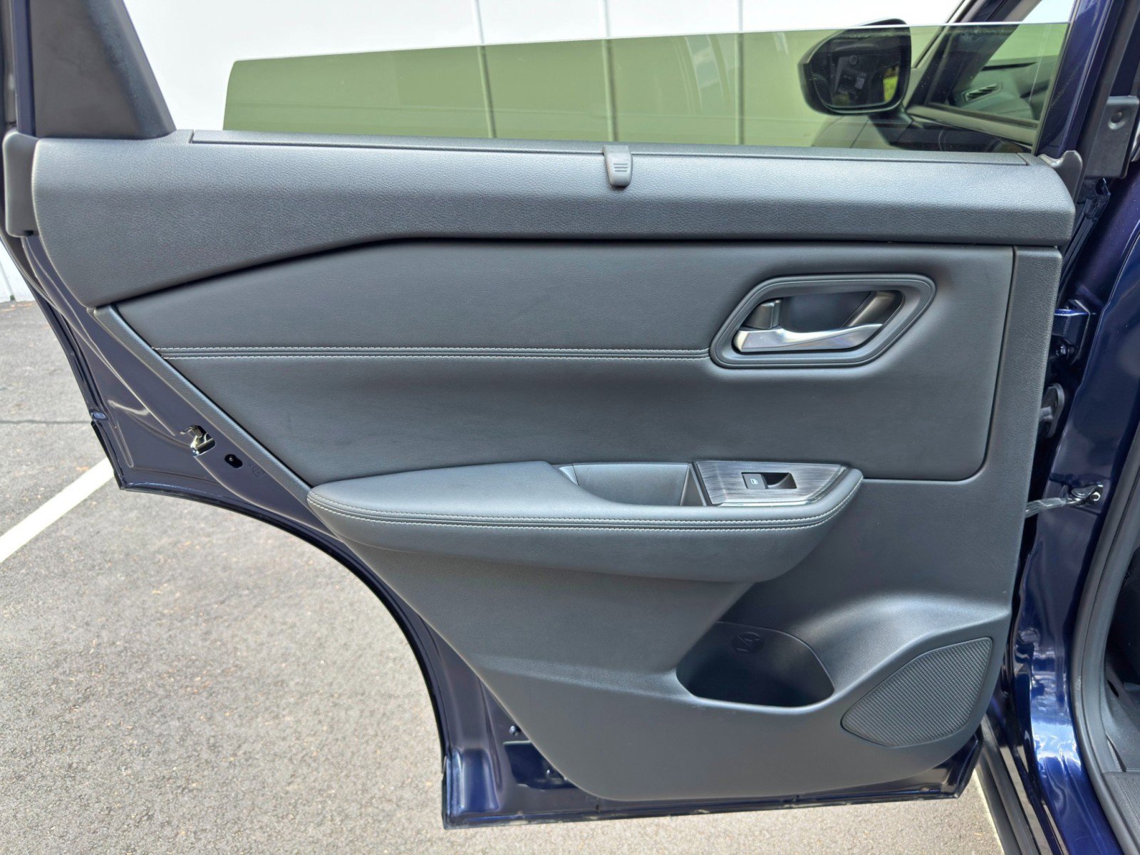 Used 2024 Nissan Rogue SV w/ SV Premium Package image 37