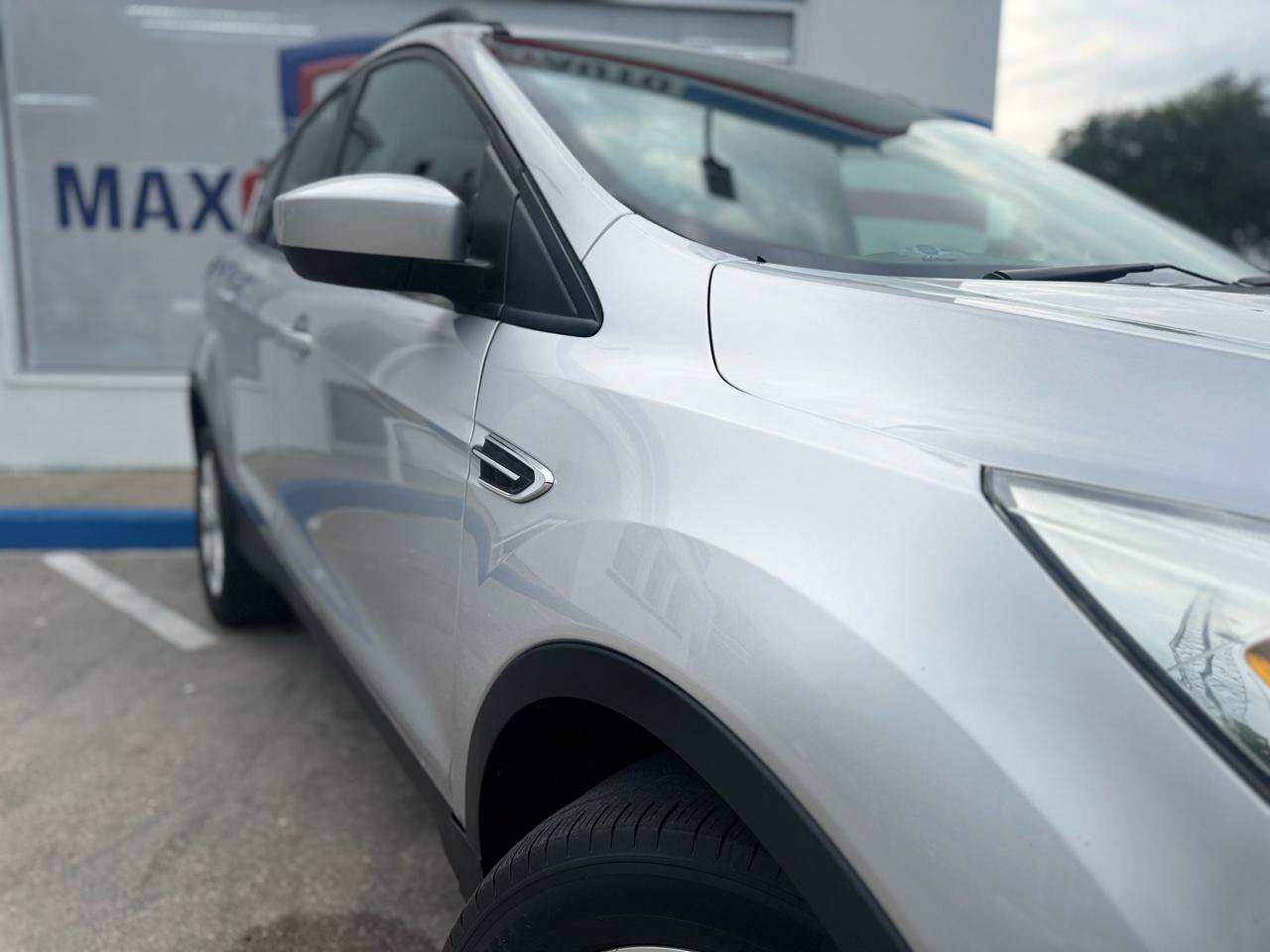 Used 2017 Ford Escape SE w/ Equipment Group 201A FWD image 17