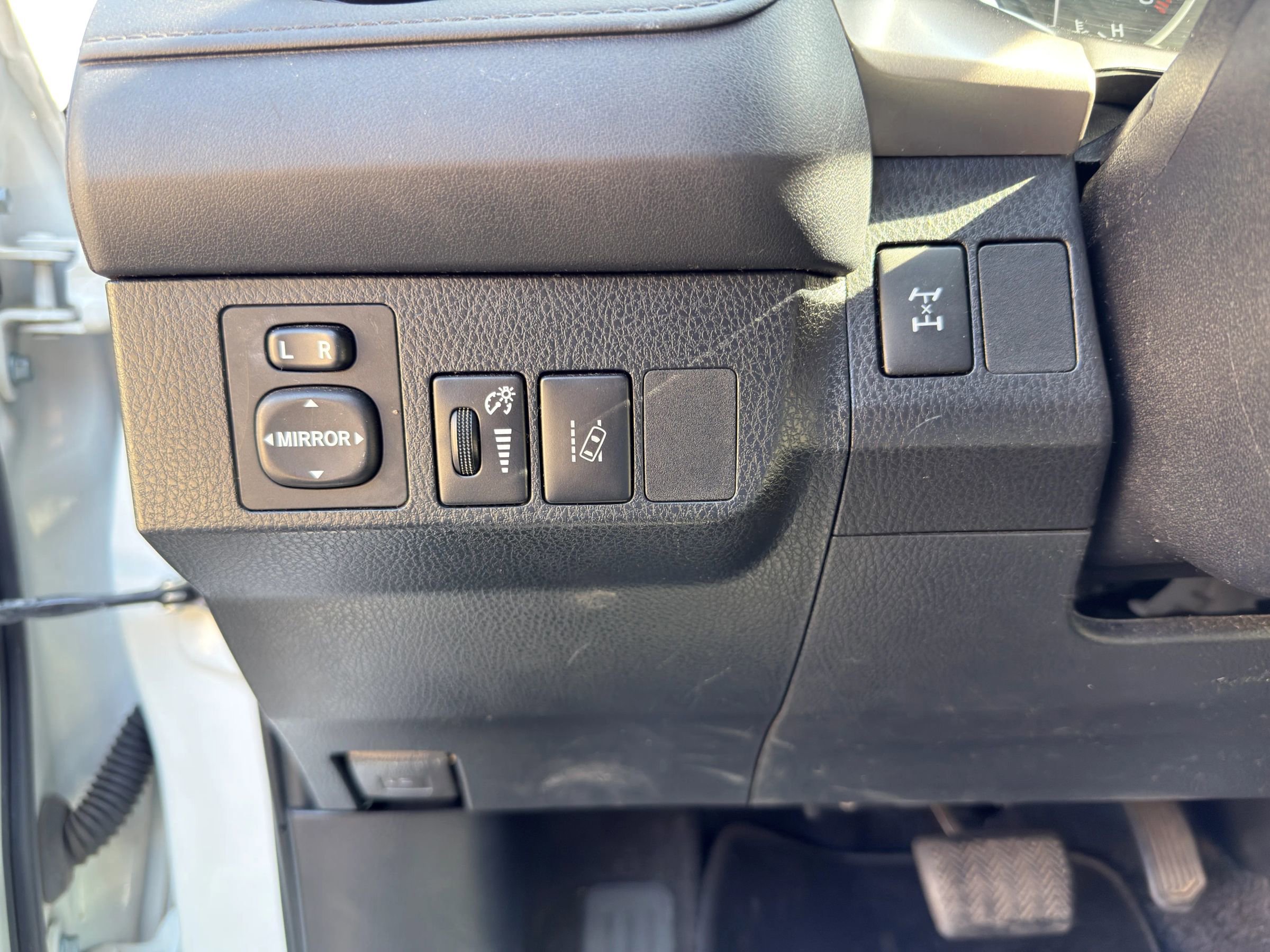 Used 2018 Toyota RAV4 LE w/ All Weather Liner Package AWD/4WD image 22