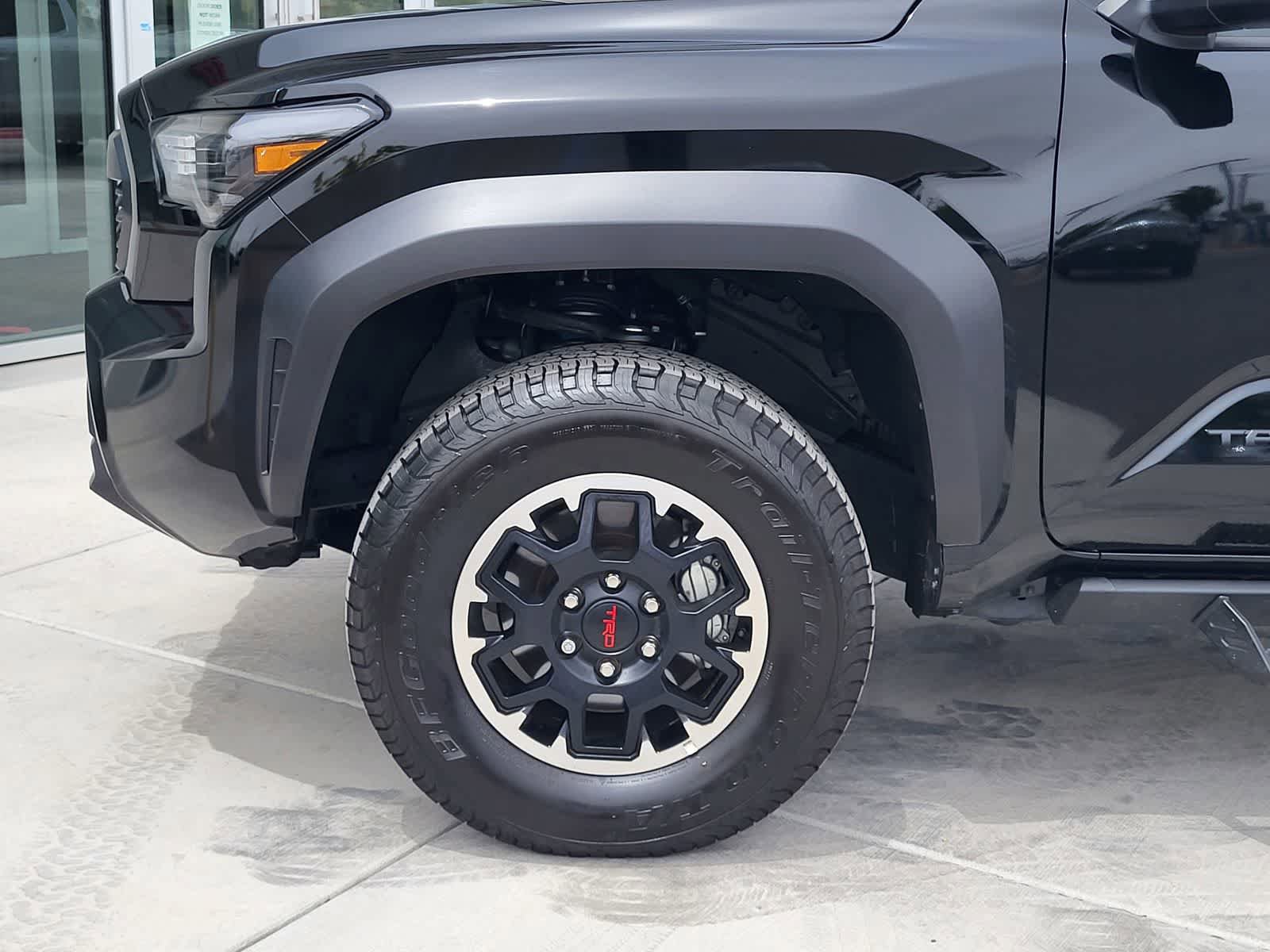Used 2025 Toyota Tacoma TRD Off-Road AWD/4WD image 7