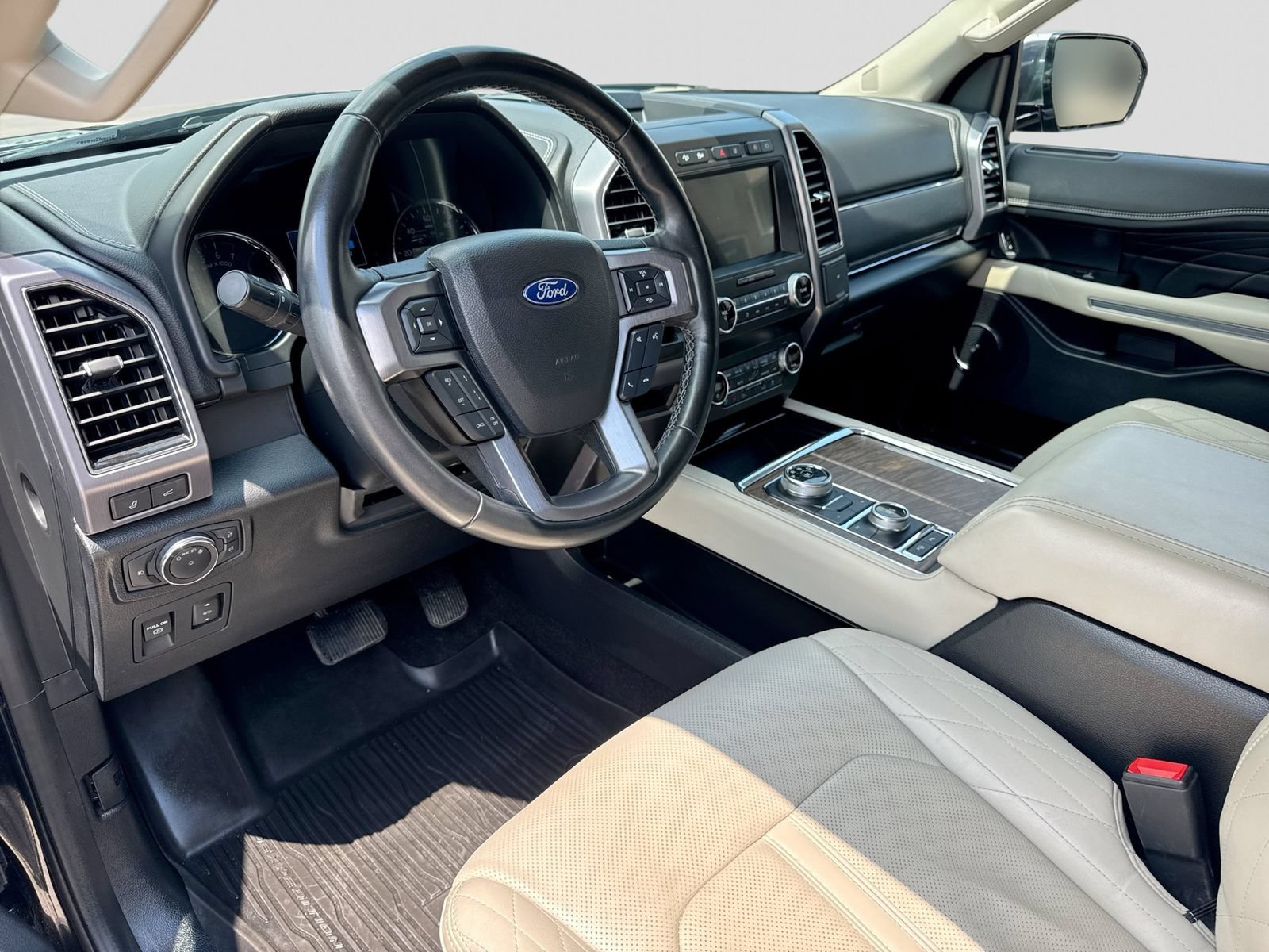 Used 2019 Ford Expedition Platinum AWD/4WD image 2