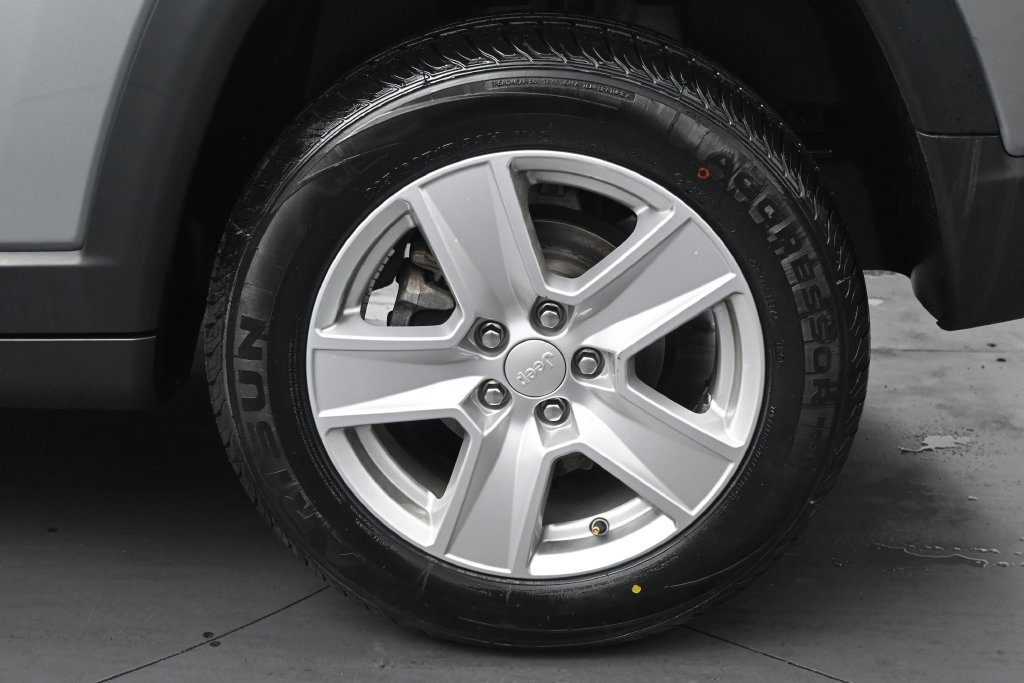 Used 2022 Jeep Compass Latitude w/ Convenience Group AWD/4WD image 11