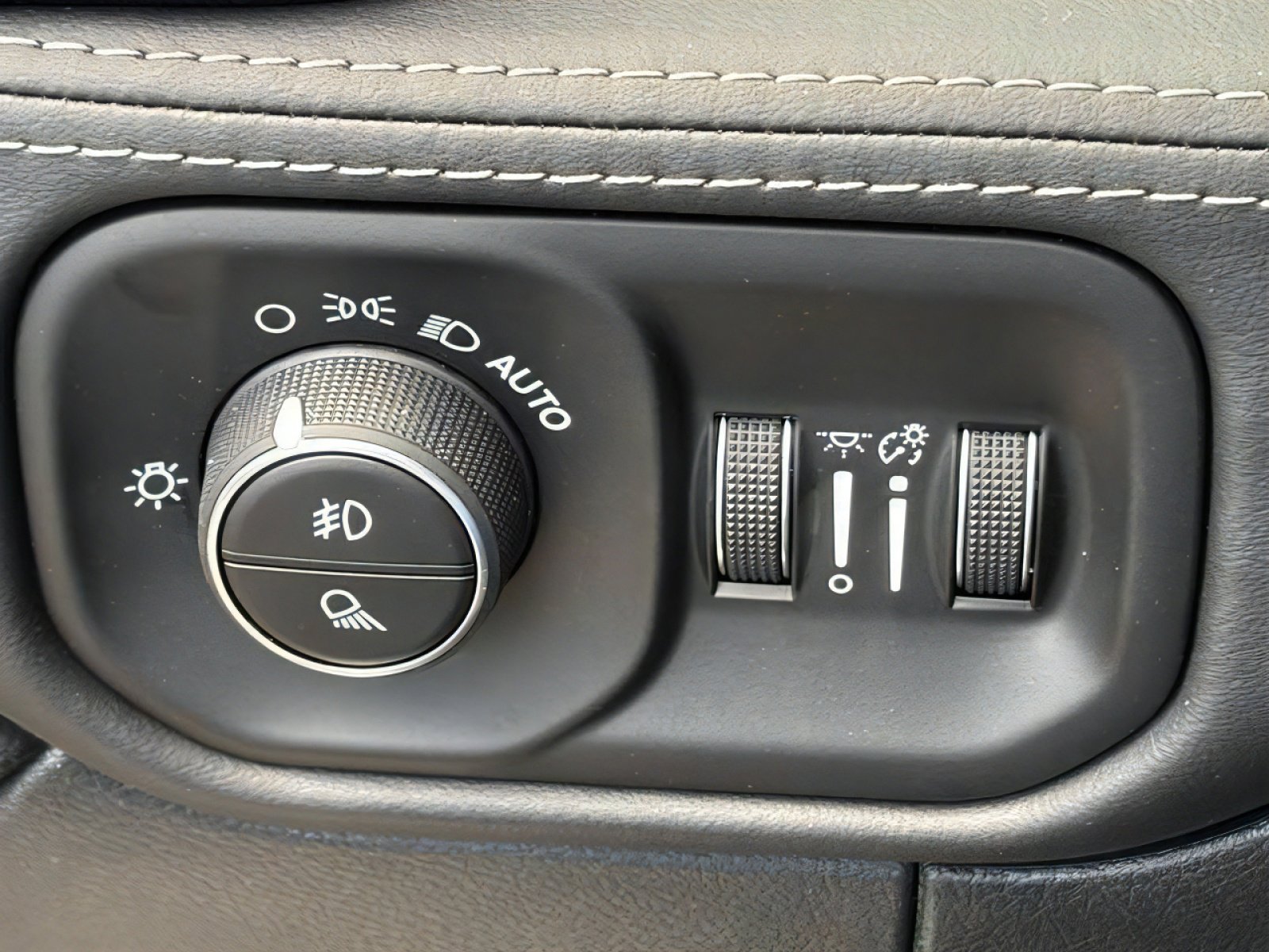 New 2026 RAM 2500 Limited AWD/4WD image 18