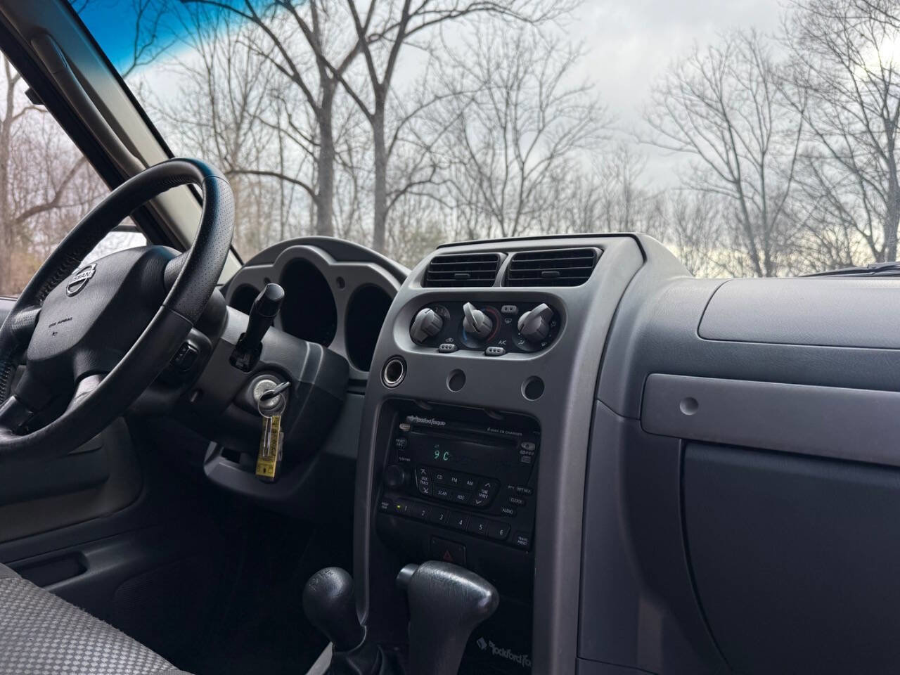 Used 2002 Nissan Frontier SE image 26