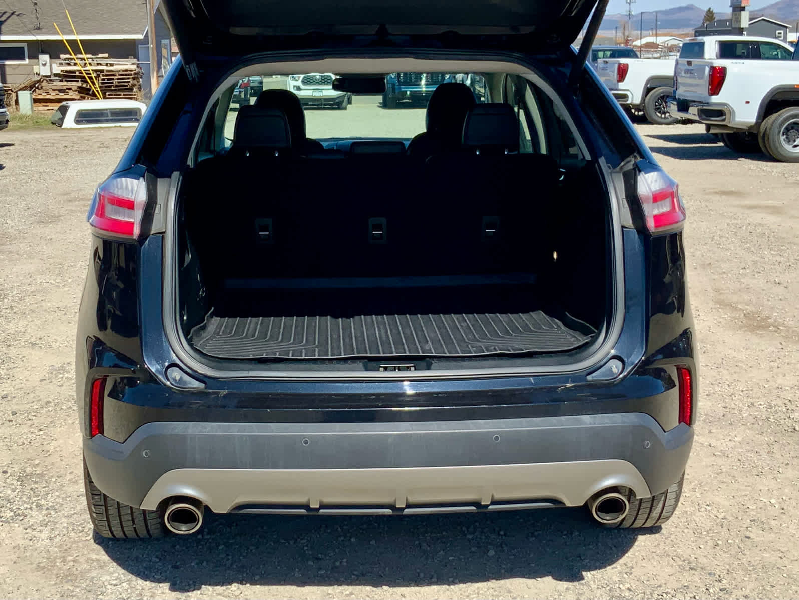 Used 2019 Ford Edge Titanium FWD image 17
