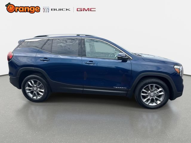 Used 2022 GMC Terrain SLT AWD/4WD image 2