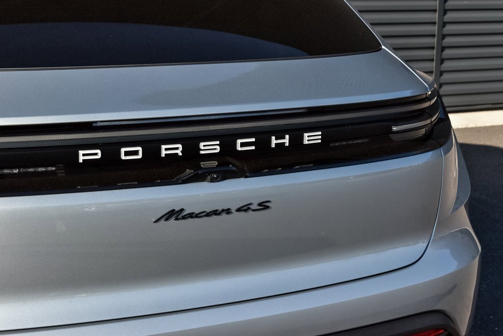 Certified 2025 Porsche Macan 4S Electric w/ Premium Package image 38