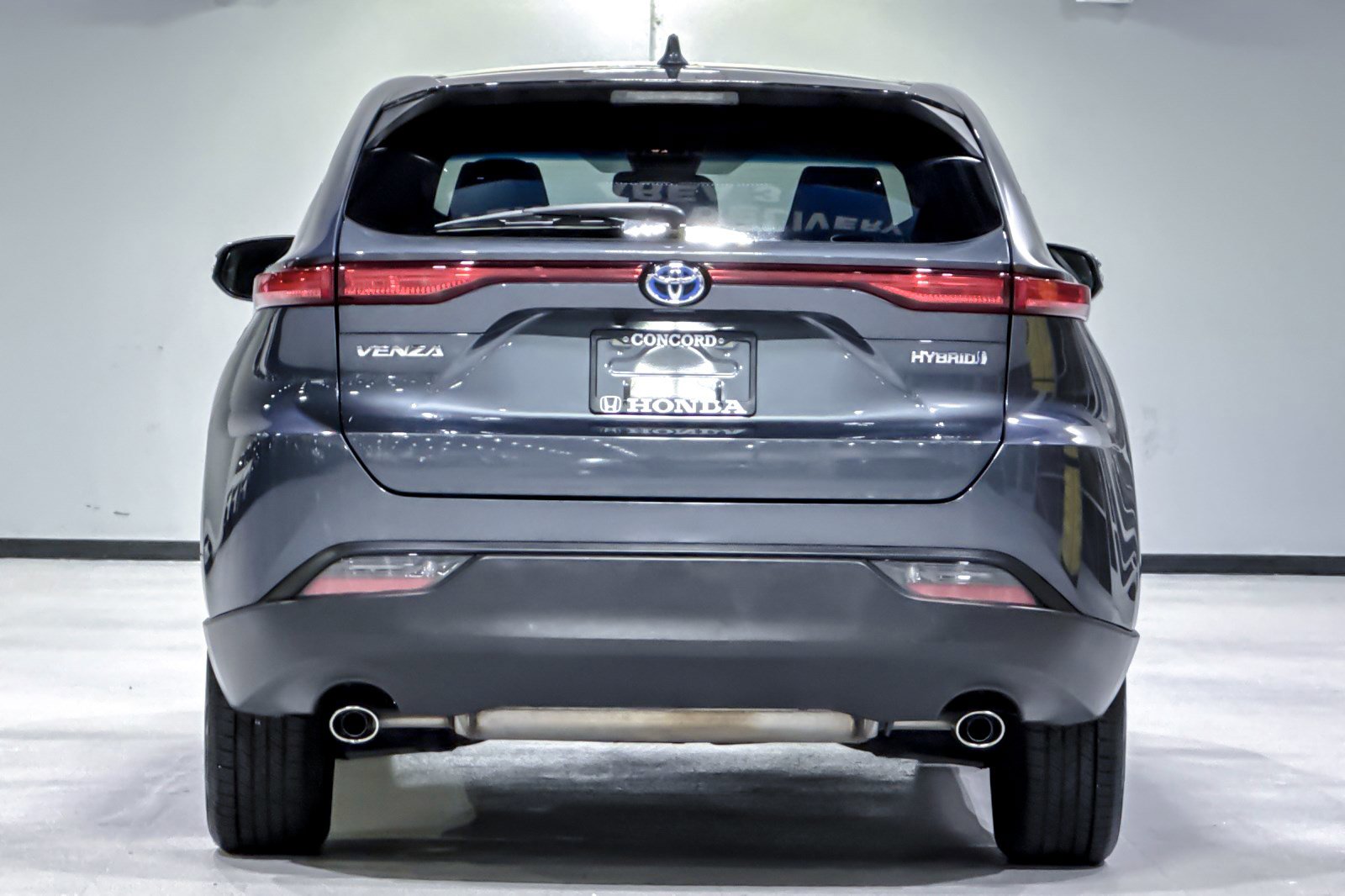 Used 2021 Toyota Venza LE AWD/4WD image 10