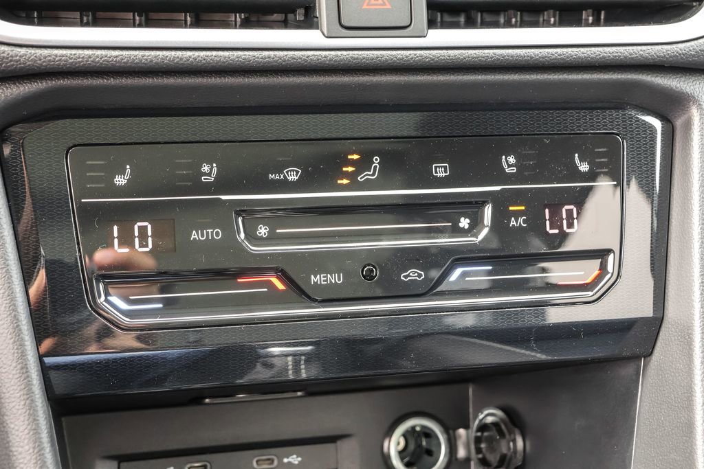 Used 2025 Volkswagen Taos SEL image 24