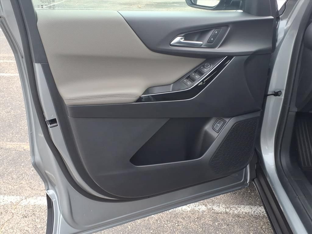 New 2027 Chevrolet Equinox LT w/ Convenience Package II FWD image 14