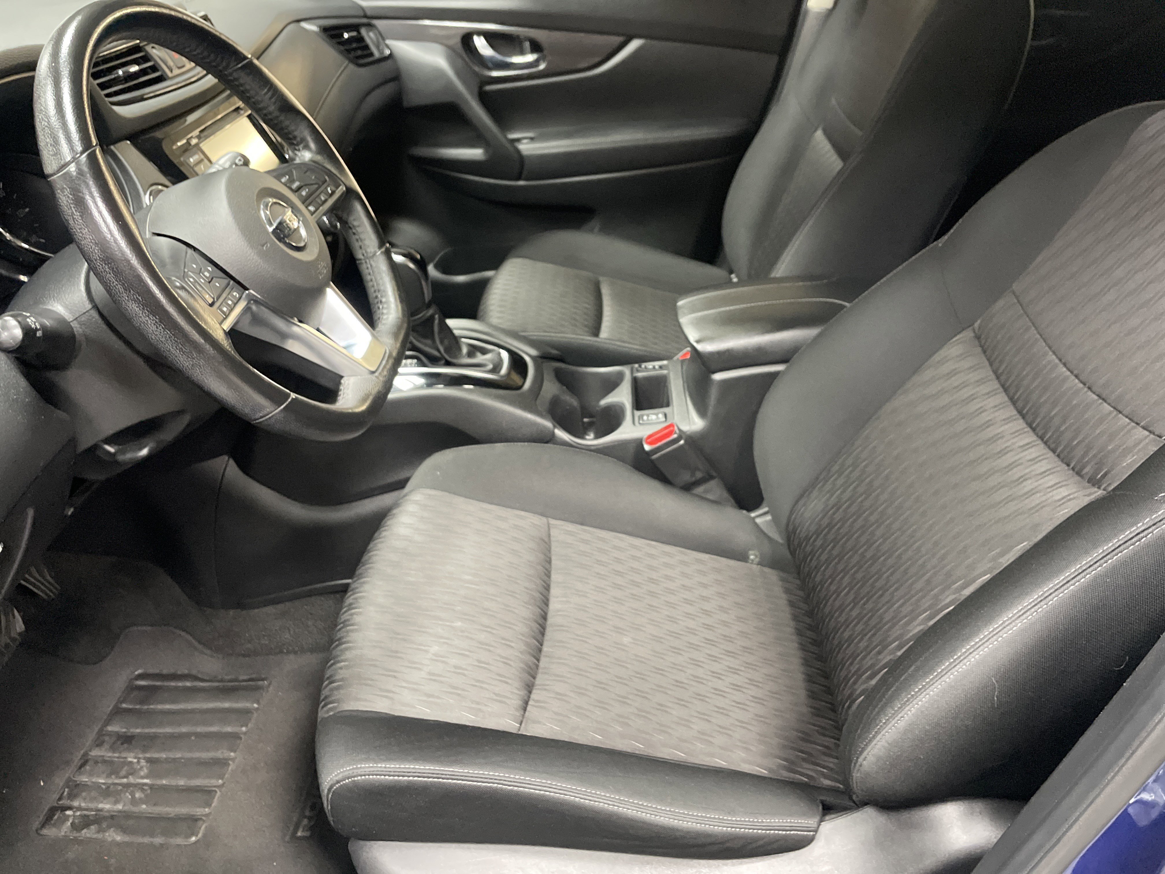 Used 2019 Nissan Rogue SV image 16
