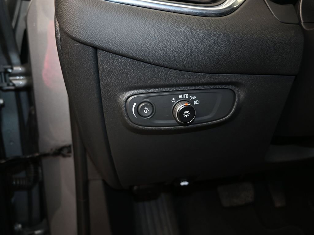 Certified 2023 Chevrolet Equinox LT FWD image 12