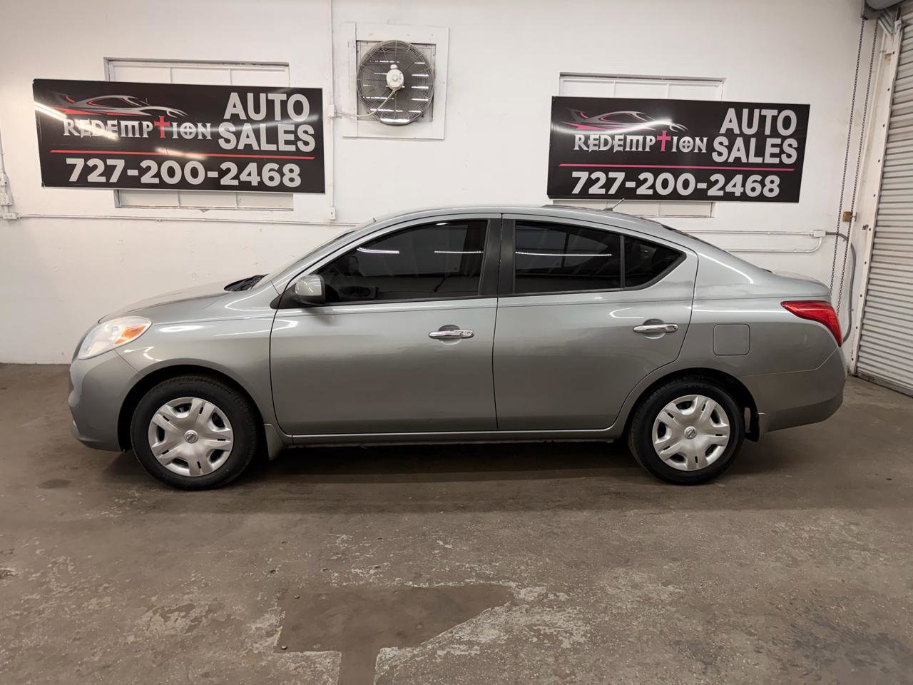Used 2012 Nissan Versa SV FWD image 2