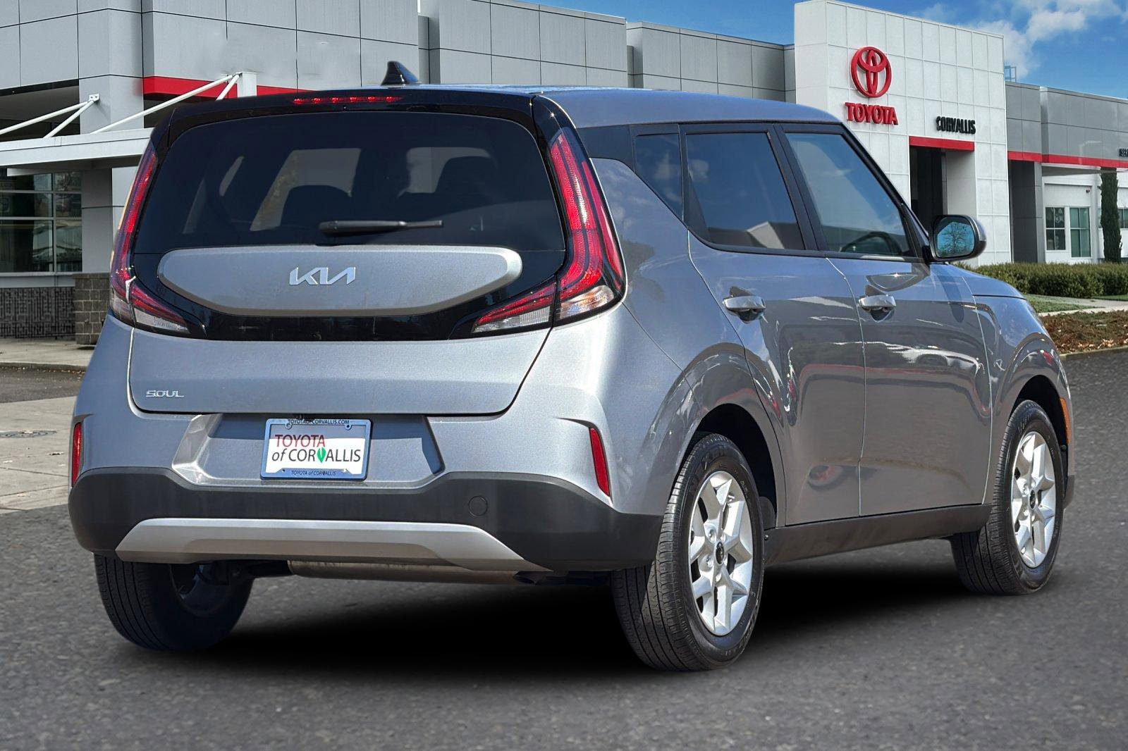 Used 2025 Kia Soul LX w/ LX Technology Package image 4