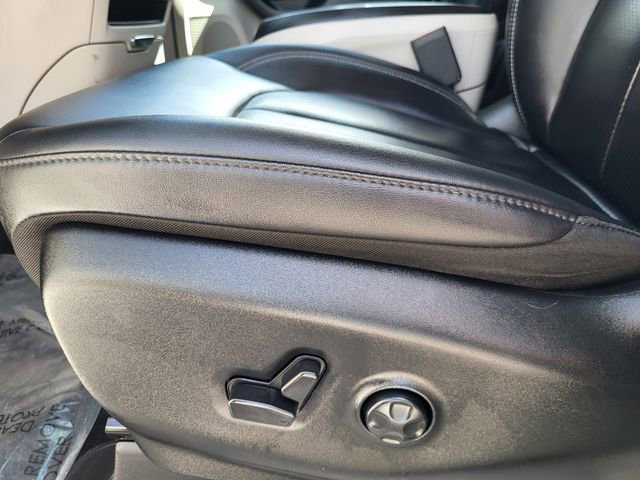 Used 2024 Chrysler Pacifica Touring-L image 16