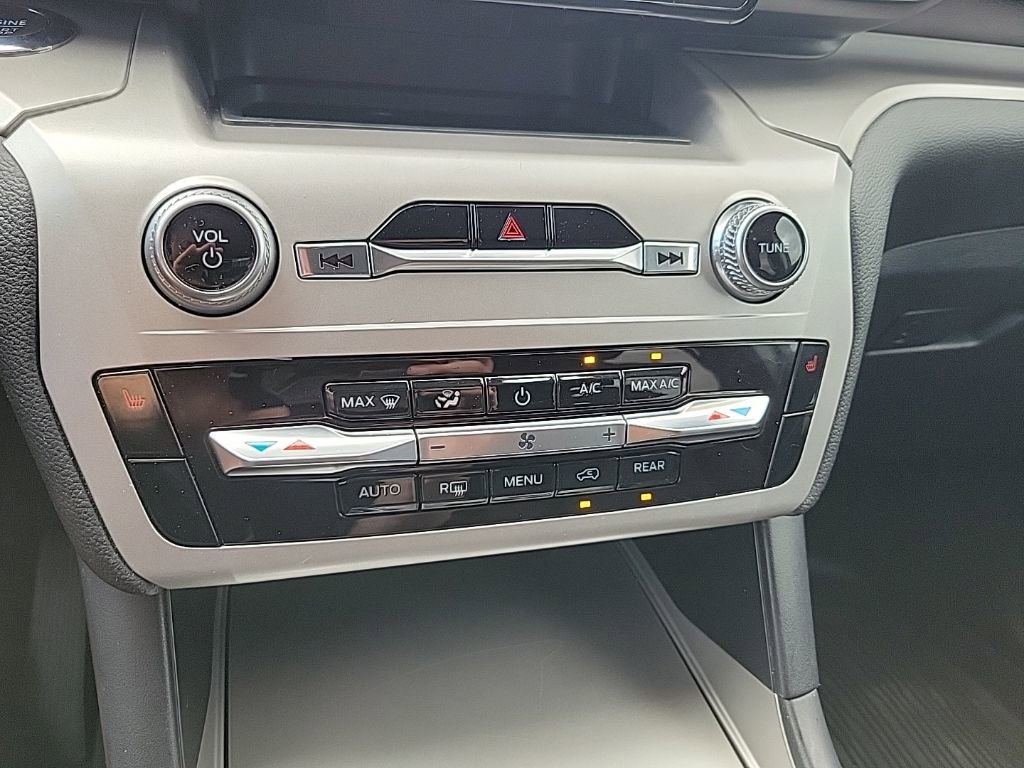 Used 2022 Ford Explorer XLT image 28