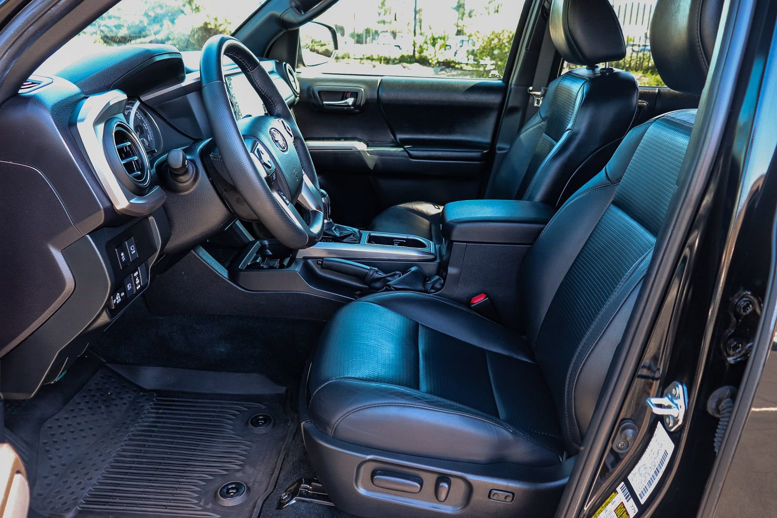 Used 2022 Toyota Tacoma Limited w/ Nightshade Package AWD/4WD image 22