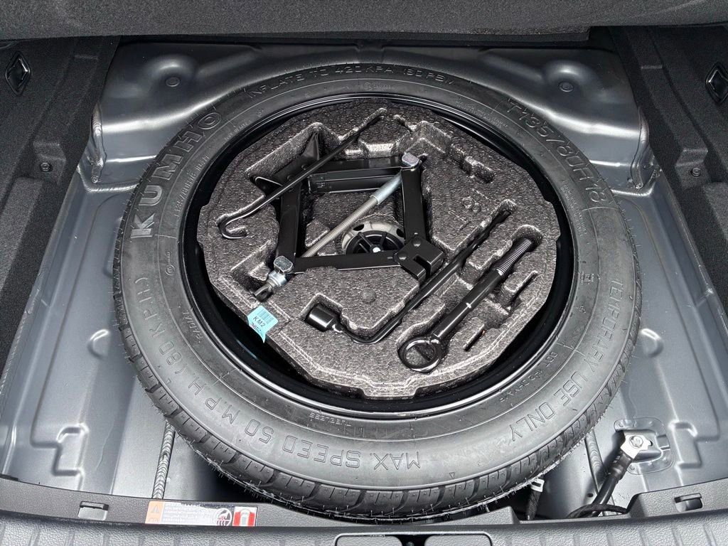 Used 2025 Genesis G70 2.5T image 13