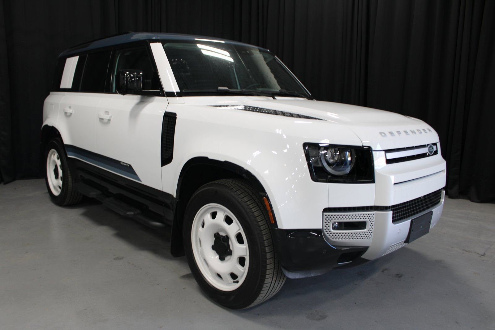 Used 2025 Land Rover Defender 110 S image 10