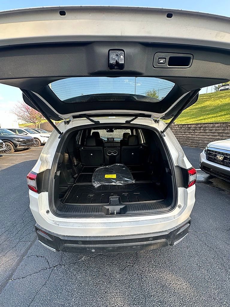 Used 2025 Honda Pilot Black Edition image 9