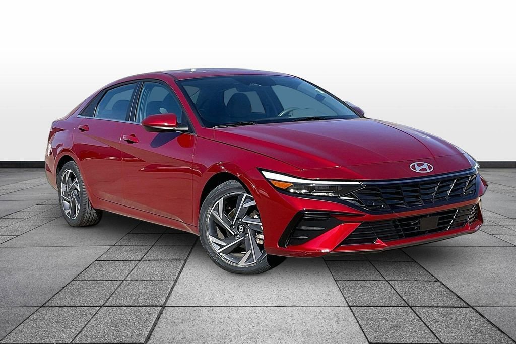 Used 2025 Hyundai Elantra SEL image 2