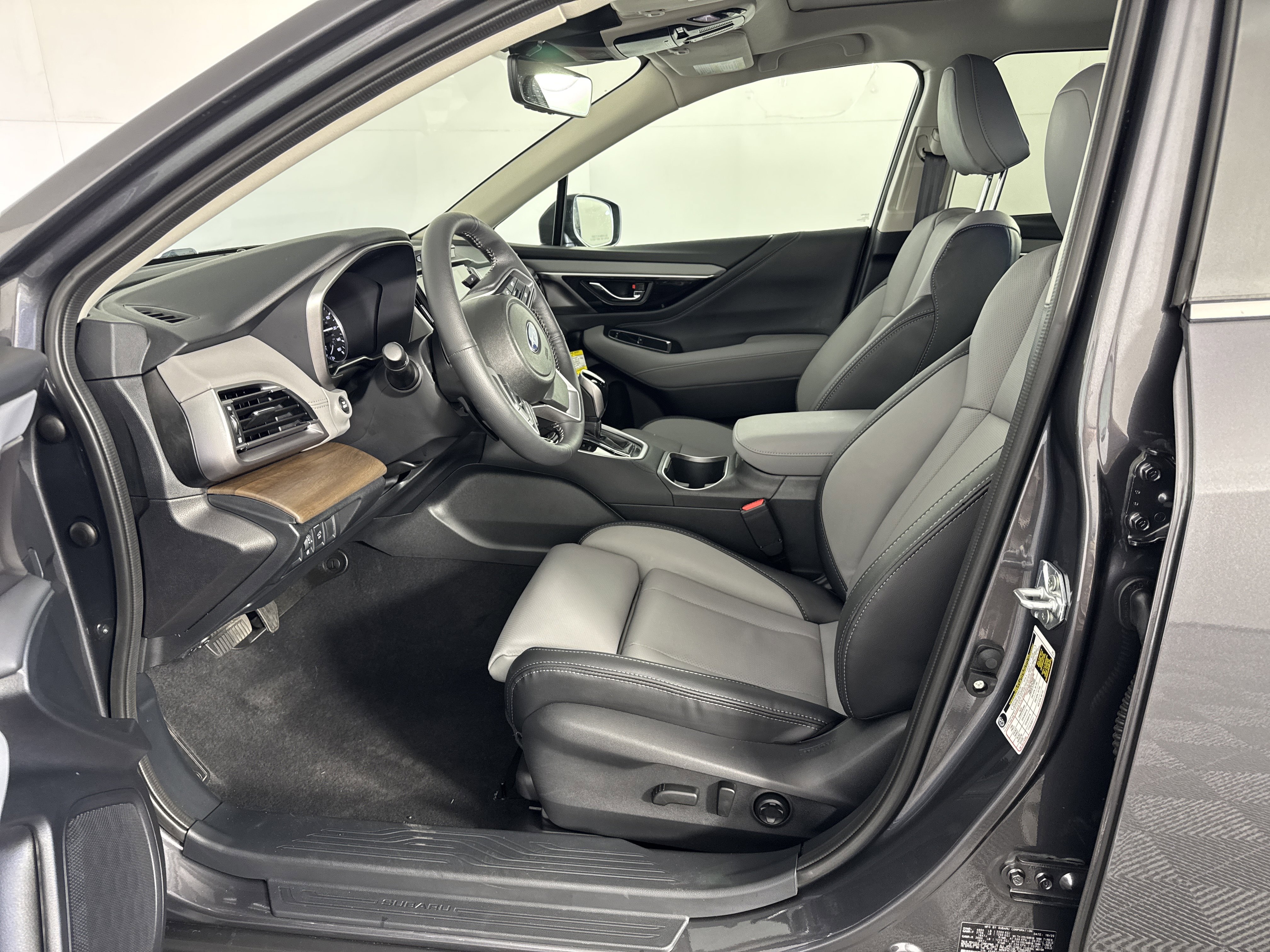 Used 2025 Subaru Outback Limited image 13