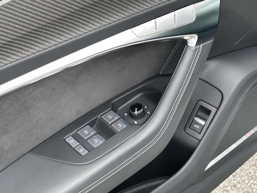 Used 2022 Audi RS 6 w/ Executive Package AWD/4WD image 16