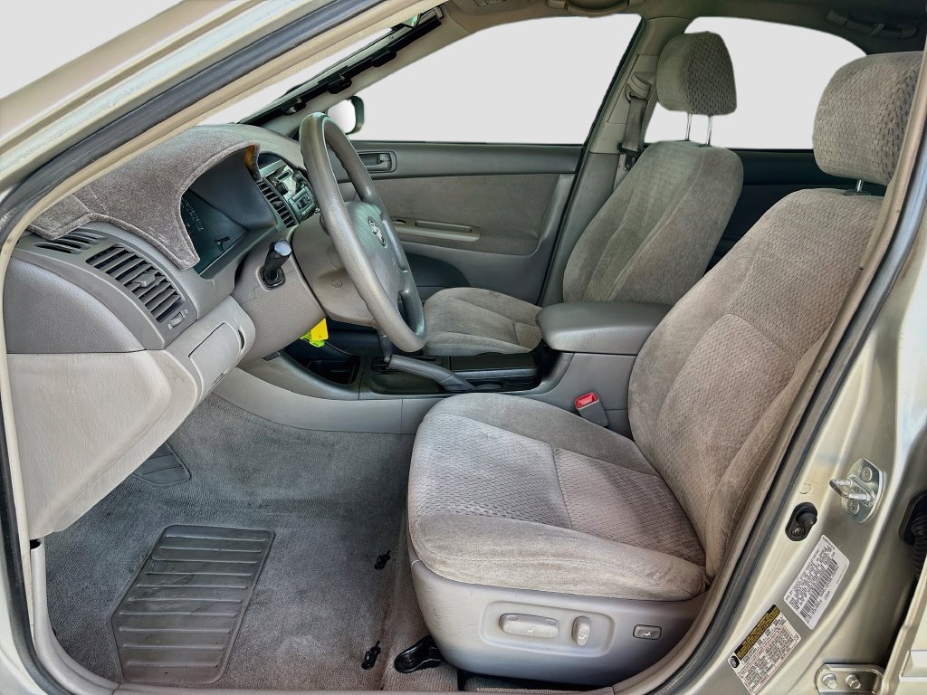 Used 2004 Toyota Camry LE FWD image 16