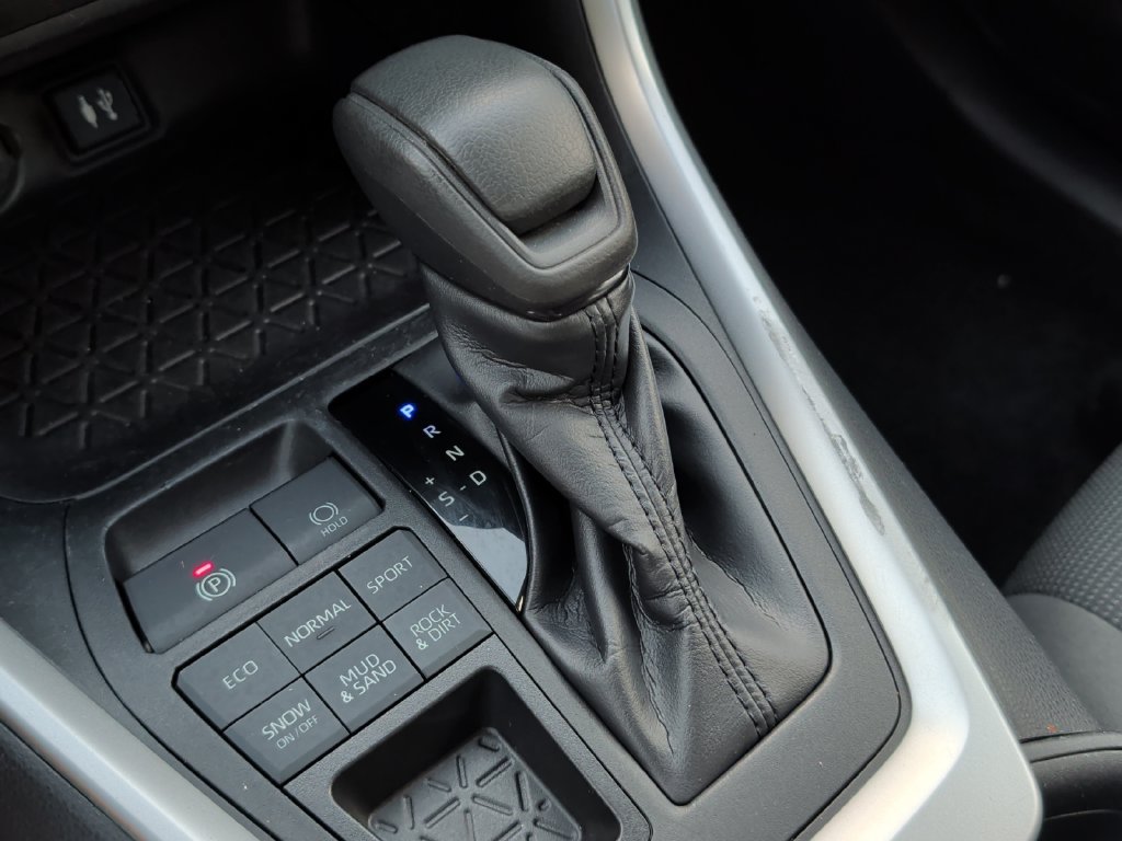 Used 2019 Toyota RAV4 LE w/ All Weather Liner Package AWD/4WD image 24