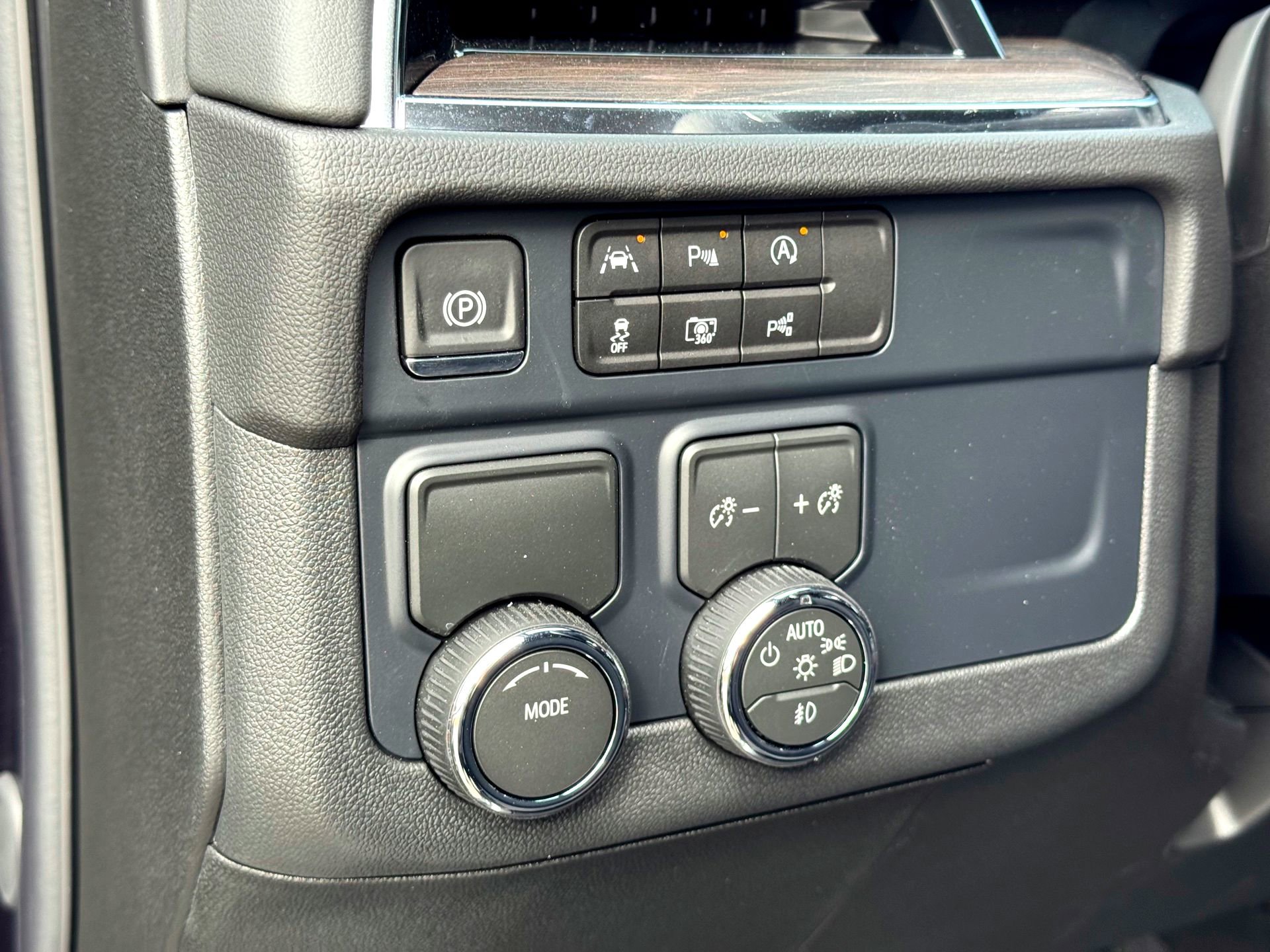 Used 2026 Chevrolet Tahoe LT w/ Comfort Package image 14