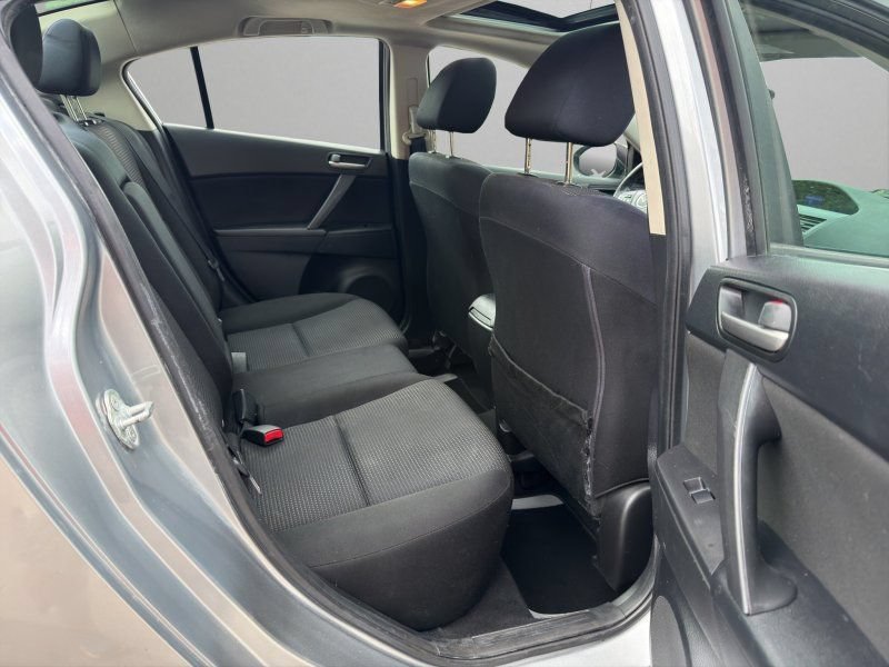 Used 2012 MAZDA MAZDA3 i Touring FWD image 12