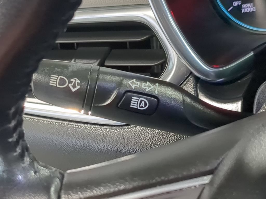 Used 2020 Chevrolet Equinox LT w/ Driver Convenience Package FWD image 32