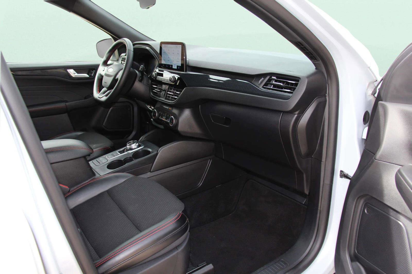 Used 2025 Ford Escape ST-Line image 31