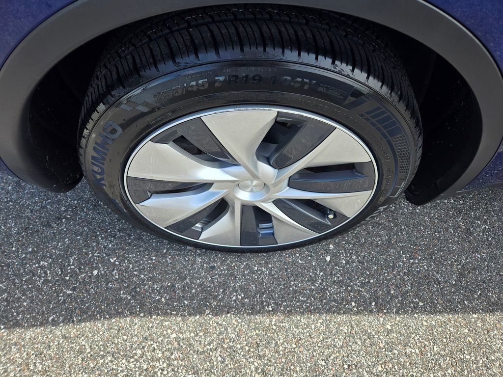 Used 2020 Tesla Model Y Long Range image 12